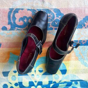 Aerosoles black leather square-toed mary jane style shoe w buckle